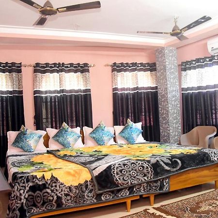 Hotel Royale Calcutta Extérieur photo